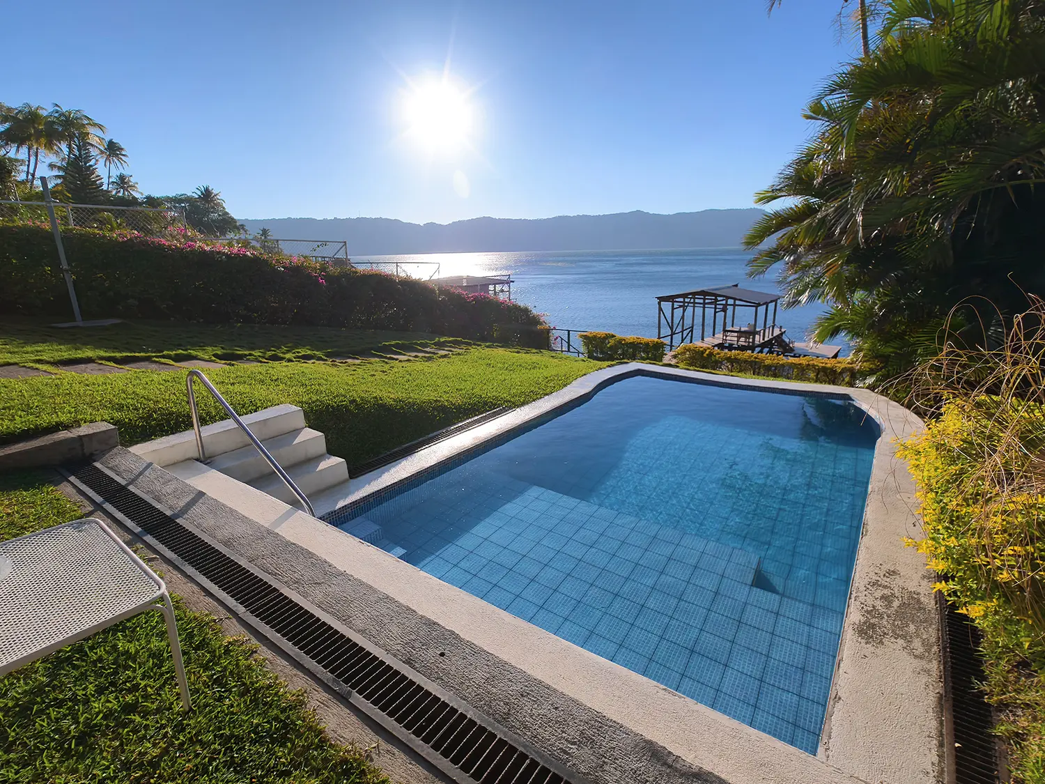 Casa en Lago de Coatepeque — Quinta Milagro (foto 1)